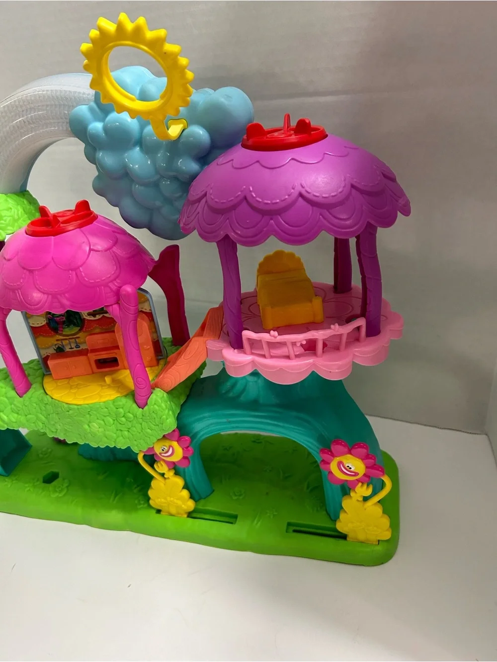 DreamWorks Trolls Treehouse Playset Lights Sounds Rainbow Slide Figure House